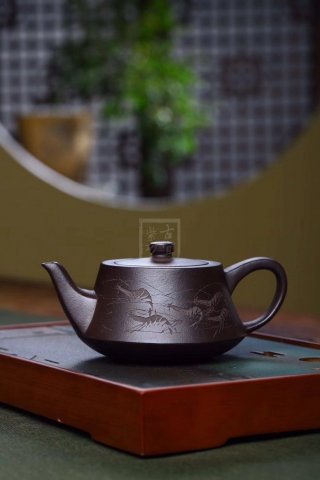 《柱礎》 《柱礎》