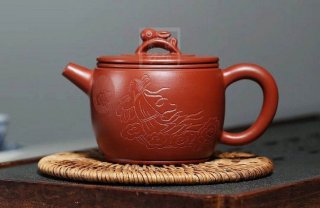 《玉兔追月》宜興紫砂壺實(shí)力派名家純手工大紅袍漢瓦大泡茶壺 《玉兔追月》宜興紫砂壺實(shí)力派名家純手工大紅袍漢瓦大泡茶壺