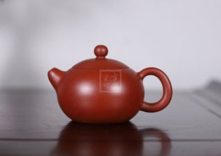 《西施》宜興紫砂壺西施助理工藝美術(shù)師手工大紅袍茶壺 《西施》宜興紫砂壺西施助理工藝美術(shù)師手工大紅袍茶壺