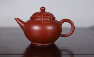 《水平》宜興紫砂壺助理工藝美術(shù)師手工水平大紅袍 《水平》宜興紫砂壺助理工藝美術(shù)師手工水平大紅袍