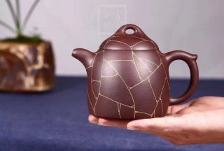 《金絲秦權(quán)》宜興紫砂壺工藝美術(shù)師手工紫泥泡茶壺秦權(quán)茶具 《金絲秦權(quán)》宜興紫砂壺工藝美術(shù)師手工紫泥泡茶壺秦權(quán)茶具