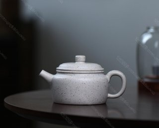 碧螺壺中香撲面,綠茶盞內(nèi)味如春。 碧螺壺中香撲面,綠茶盞內(nèi)味如春。