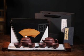 《德鐘套組》宜興紫砂壺德鐘民間藝人手工紫泥泡茶壺禮品 《德鐘套組》宜興紫砂壺德鐘民間藝人手工紫泥泡茶壺禮品