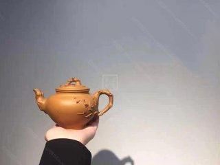 《梅報春》 《梅報春》