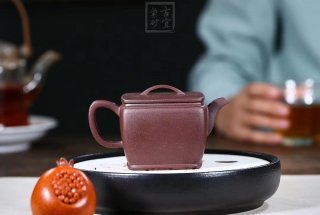 《四方漢瓦》 《四方漢瓦》