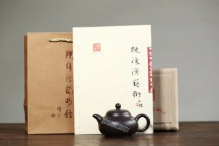 《長(zhǎng)樂》紫砂壺中國(guó)工藝美術(shù)大師全手工純制壺黑泥 《長(zhǎng)樂》紫砂壺中國(guó)工藝美術(shù)大師全手工純制壺黑泥
